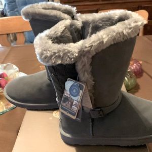 Suede and Cable Knit winter boots.